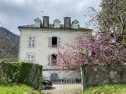 Handsome Empire Style Manor House with Beautiful Mountain Views, 30 minutes from Pau.